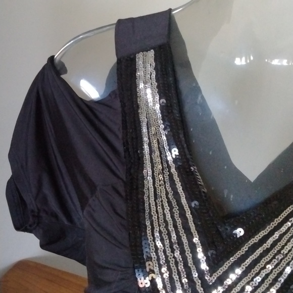 Addictive plus size sequence top - Picture 4 of 9